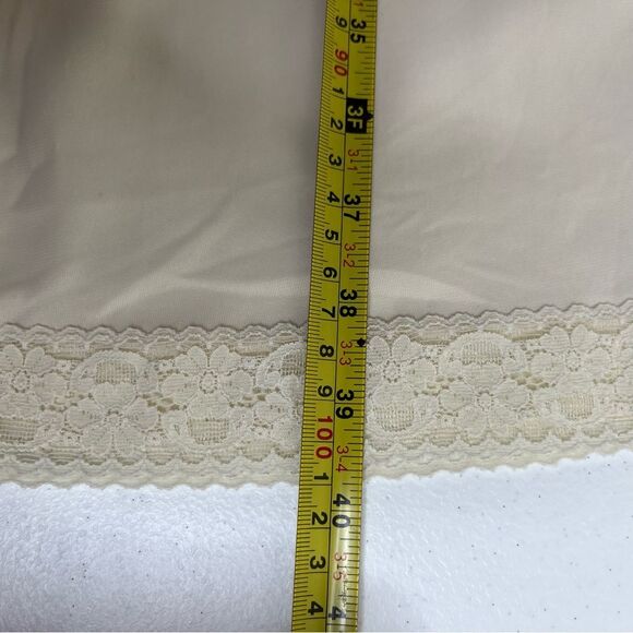 Vintage 70s 80s Vanity Fair Full Slip Lace Trim Cream Beige Women 40-42 Made USA - Picture 11 of 12